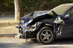 Frontal de coche destrozado 