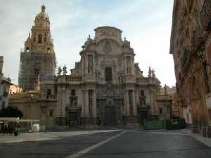 Fachada principal de la Catedral de Murcia, situada en la plaza del Cardanal Belluga