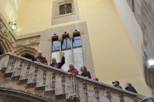 Angel saludando con el grupo subiendo 