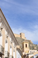 Mula-casa remozada, iglesia, castillo y cielo azul [Excursi�n Mula-Pliego-Bullas] 