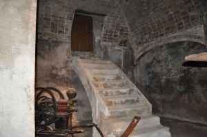  Bullas-Museo del Vino-escalera sin barandal 