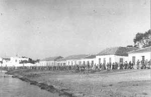Marcha de los cadetes de la Academia General del Aire por La Ribera hacia los a�os 60.