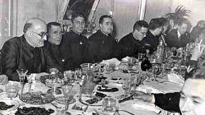 Comida de sacerdotes mule�os (probablemente a finales de los a�os 50 en el Casino).