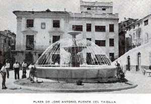 La Plaza del Ayuntamiento en los a�os 50.