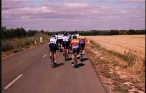 Asociacin Ciclista Hospital U. Virgen de la Arrixaca. En Carretera acompaados por otros cicloturistas