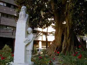 Monumento en la Plaza Santo Domingo de Murcia 