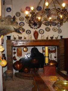 Cocina antigua jumillana y coleccin de platos de cermica [Jumilla-Museo Vino] 