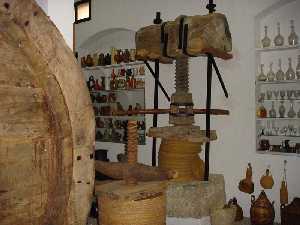 Prensa para separar partes slidas de lquidas en la uva [Jumilla-Museo Vino] 