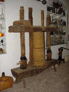 Prensa para separar partes slidas de lquidas en la uva II [Jumilla-Museo Vino] 