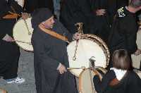 Nazarenos tocando el tambor 