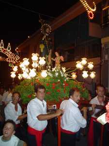 Porteadores del trono de San Roque [Villanueva del Segura_Fiestas Patronales] 