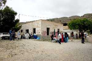 Viejas construcciones al pie de la Cueva 