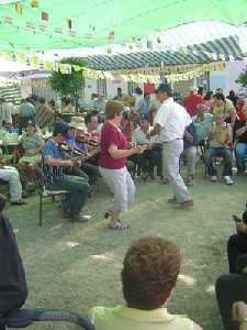 Pareja bailando parrandas 