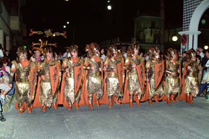 Comparsa cristiana en el desfile