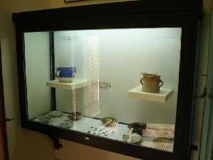 Vitrina de la Sala de Arqueolgia Moderna [Cehegn_Museo Arqueolgico]