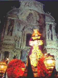 Nuestro Padre Jess del Rescate a su paso frente a la Catedral de Murcia
