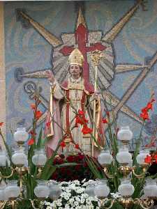  San Blas en su trono engalanado 
