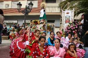 Patrona y nias 