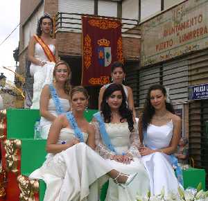 Reina y squito de damas 