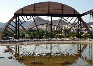 Noria de corriente El Acebuche,al fondo Archena