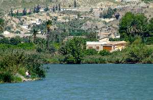 Pescando en el Azud de Ojs (Paisaje)