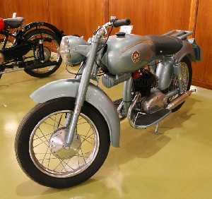 Moto de la marca MV 