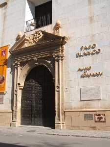 Fachada de la Iglesia de Sto. Domingo, Museo del Paso Blanco 