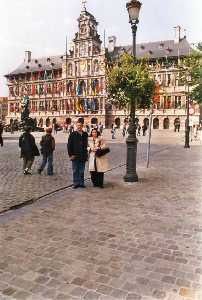 Con su esposa en Amberes. 2005.