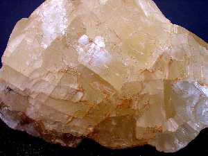 Calcita con exfoliacin rombodrica [Minerales]