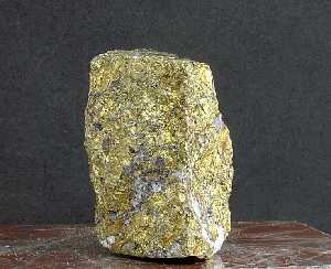 Calcopirita masiva. (Coleccin del Dpto. de Geologa de la Univ. de Murcia) [Minerales]