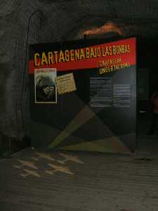 Gran panel sobre el asedio de las bombas [Cartagena_Refugios Guerra]