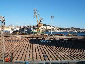 Carenero de la empresa Navantia 