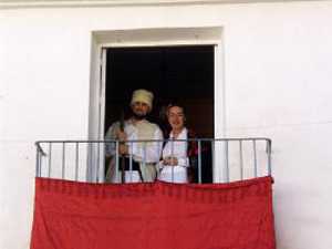 Josepe y Rebeca en el balcn 