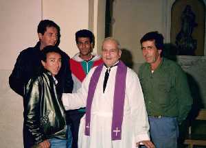 Don Jos con los inmigrantes 
