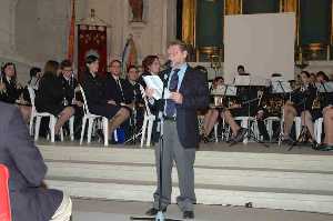 PRESENTACI�N DEL CONCIERTO FESTERO 2006