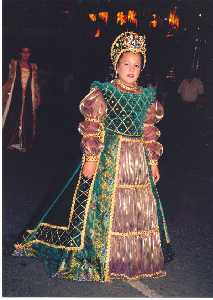 ANGELA GARC�A MOYA. ABANDERADA INFANTIL 2003.