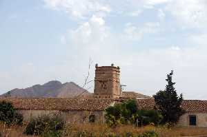 Antiguo Cortijo con una Torre 