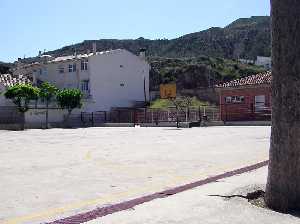 Colegio Pblico a los pies del Miravete