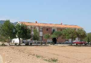 Escuelas a las afueras de La Tercia