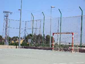 Pista deportiva junto al Centro Social