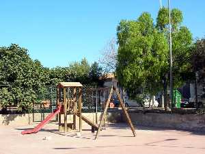 Jardn infantil junto al local social