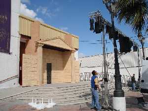 Decorados frente a la Iglesia 