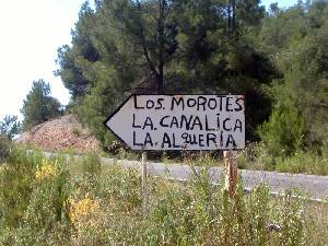 Indicaciones hacia Los Morotes 