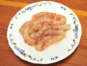 Plato con langostinos pelados 