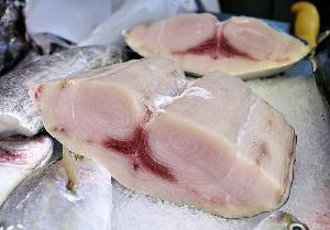 Pieza de pez espada el mercado [Pez Espada o Emperador]